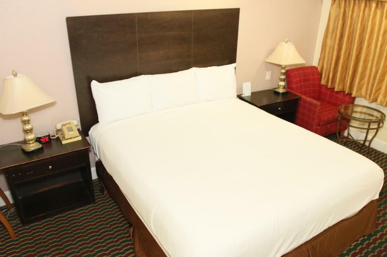 Town And Country Inn Санта-Марія Екстер'єр фото